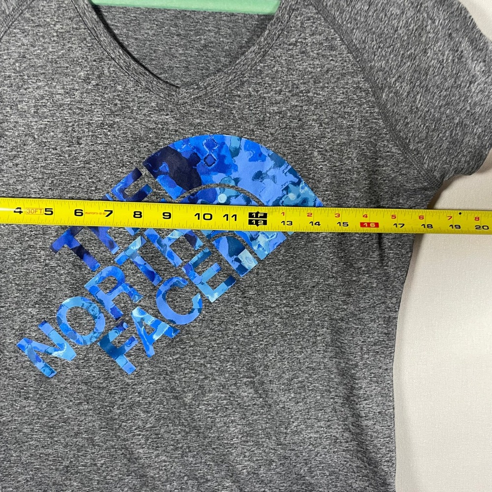 The North Face Women's Medium Gray Heather V-Neck Tech T-Shirt Blue - Size M - Picture 6 of 7